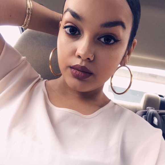 Meet your Posher, Val - Picture 2 of 3